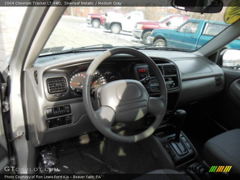 Silverleaf Metallic / Medium Gray 2004 Chevrolet Tracker LT 4WD