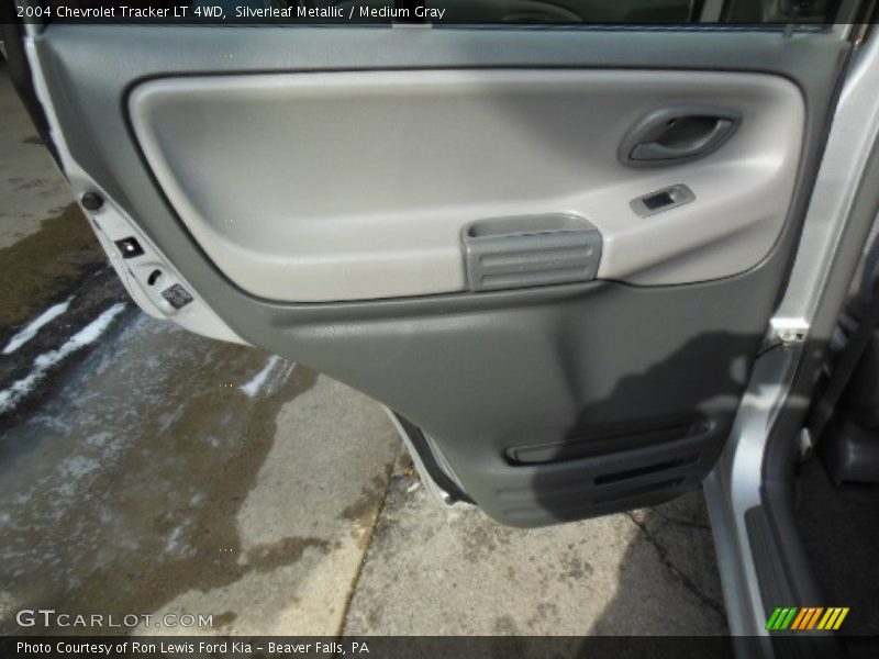 Silverleaf Metallic / Medium Gray 2004 Chevrolet Tracker LT 4WD