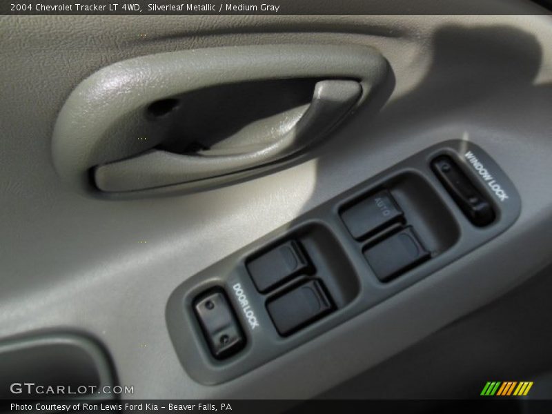 Silverleaf Metallic / Medium Gray 2004 Chevrolet Tracker LT 4WD