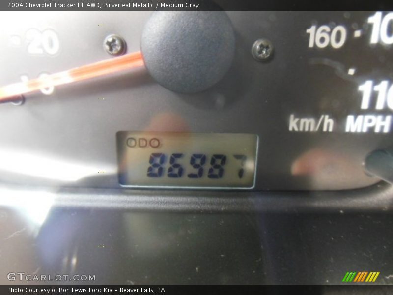 Silverleaf Metallic / Medium Gray 2004 Chevrolet Tracker LT 4WD