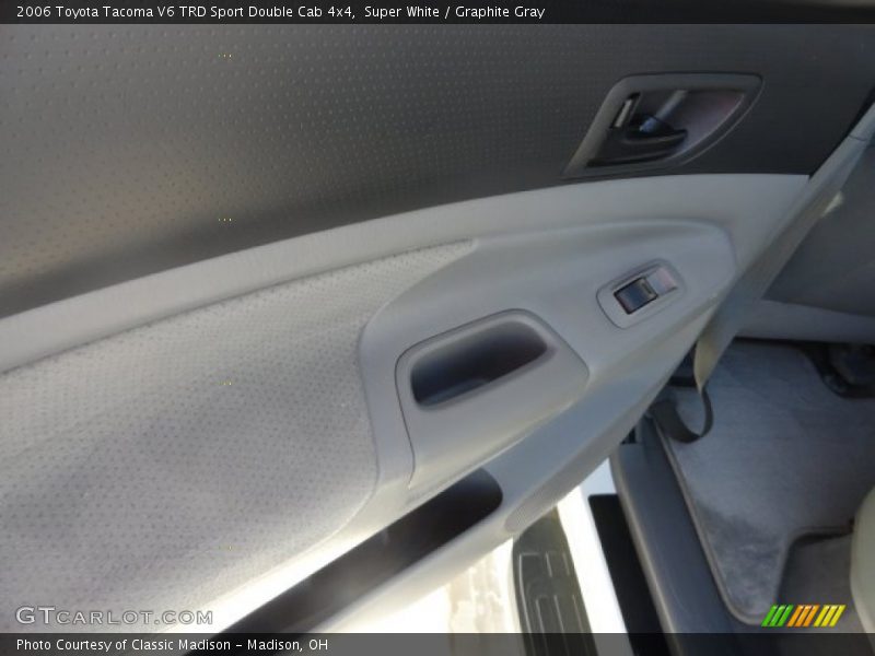 Super White / Graphite Gray 2006 Toyota Tacoma V6 TRD Sport Double Cab 4x4