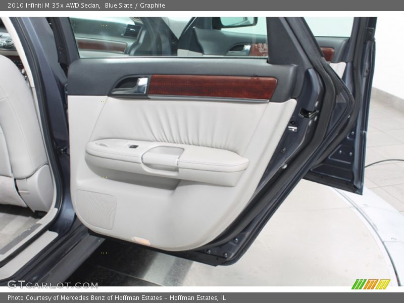 Door Panel of 2010 M 35x AWD Sedan