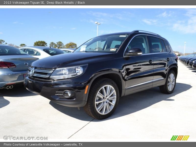 Front 3/4 View of 2013 Tiguan SE