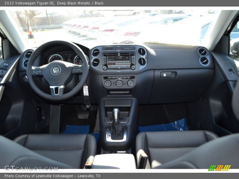 Deep Black Metallic / Black 2013 Volkswagen Tiguan SE