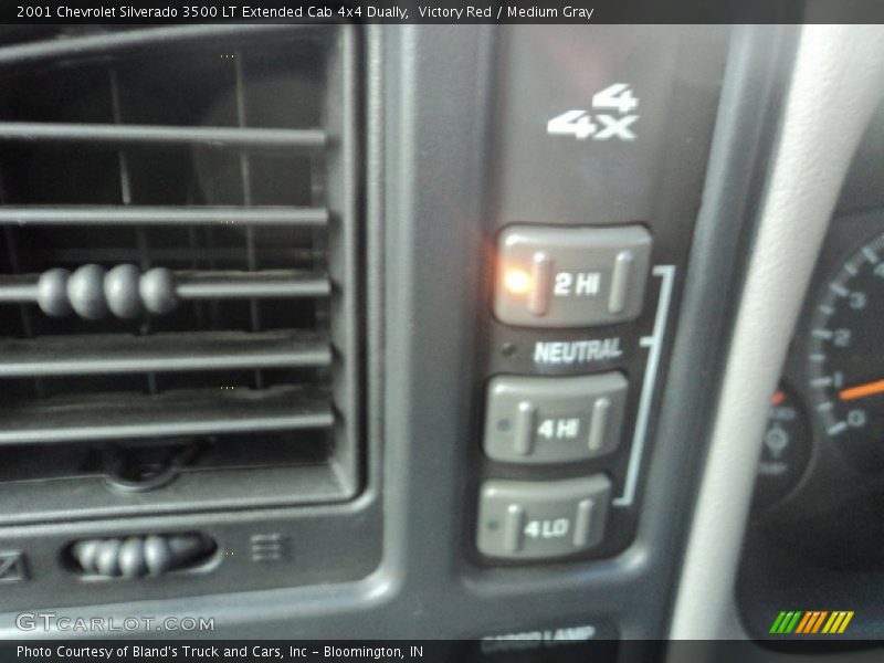 Controls of 2001 Silverado 3500 LT Extended Cab 4x4 Dually