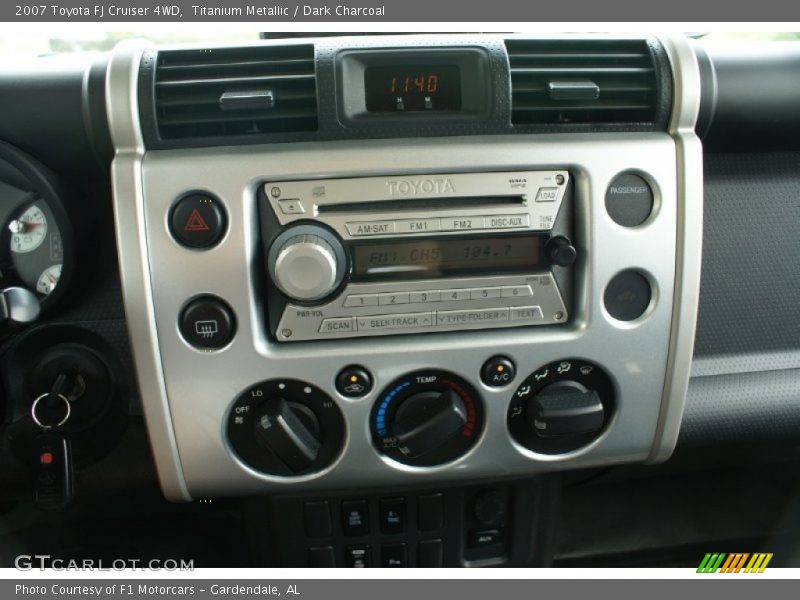 Controls of 2007 FJ Cruiser 4WD