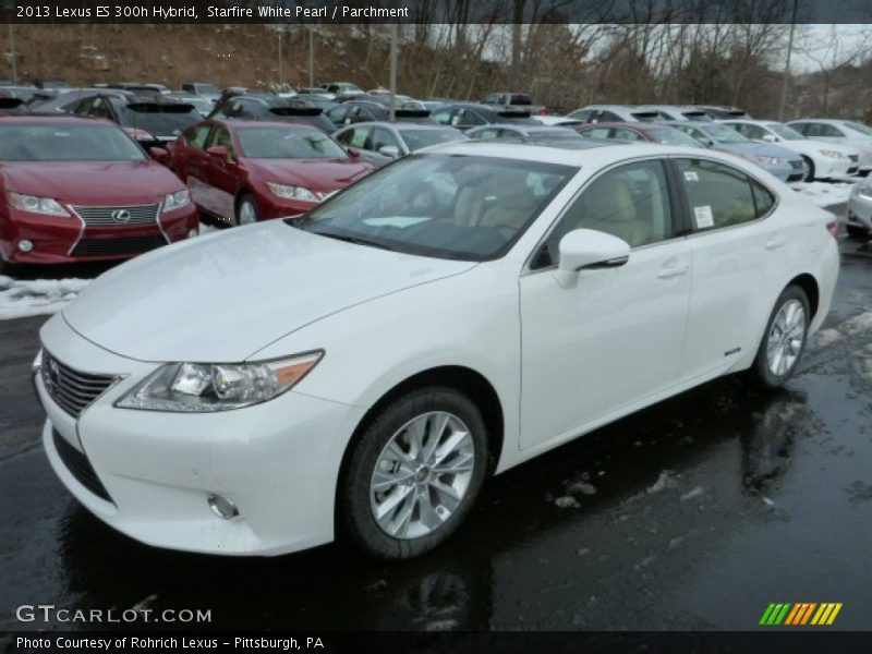 Front 3/4 View of 2013 ES 300h Hybrid