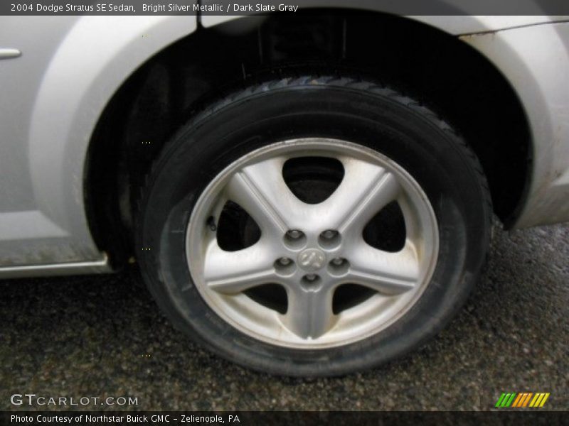 Bright Silver Metallic / Dark Slate Gray 2004 Dodge Stratus SE Sedan