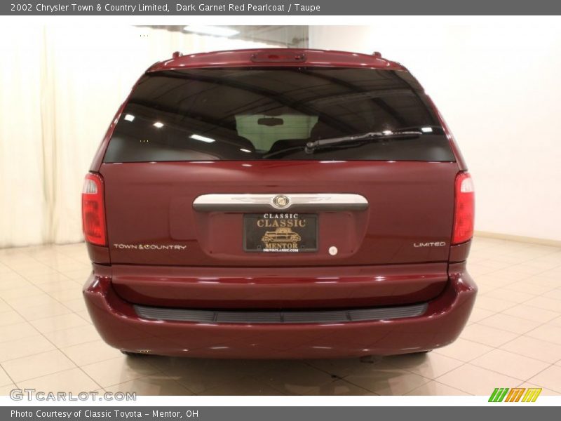 Dark Garnet Red Pearlcoat / Taupe 2002 Chrysler Town & Country Limited