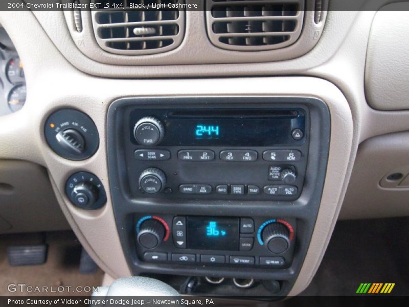 Controls of 2004 TrailBlazer EXT LS 4x4