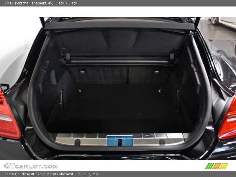  2012 Panamera 4S Trunk