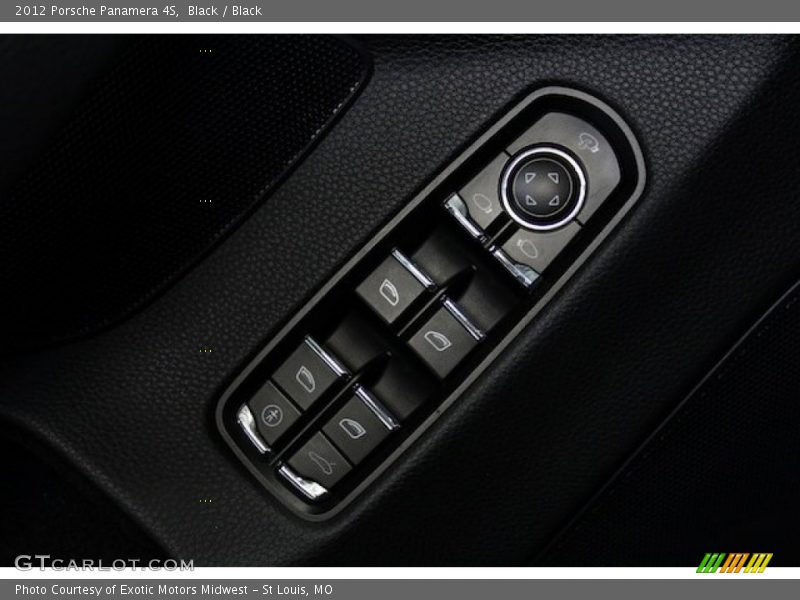 Controls of 2012 Panamera 4S