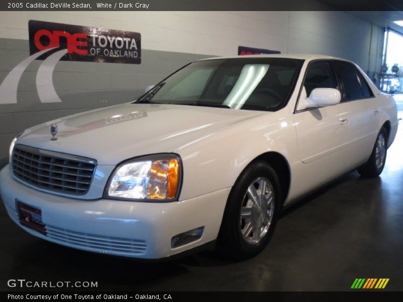White / Dark Gray 2005 Cadillac DeVille Sedan