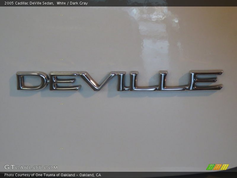 White / Dark Gray 2005 Cadillac DeVille Sedan