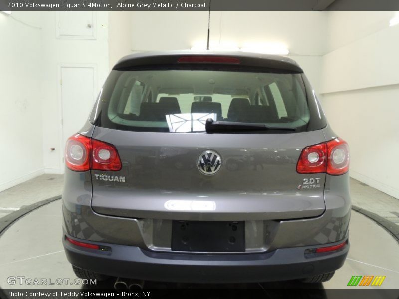 Alpine Grey Metallic / Charcoal 2010 Volkswagen Tiguan S 4Motion