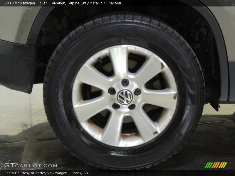 Alpine Grey Metallic / Charcoal 2010 Volkswagen Tiguan S 4Motion