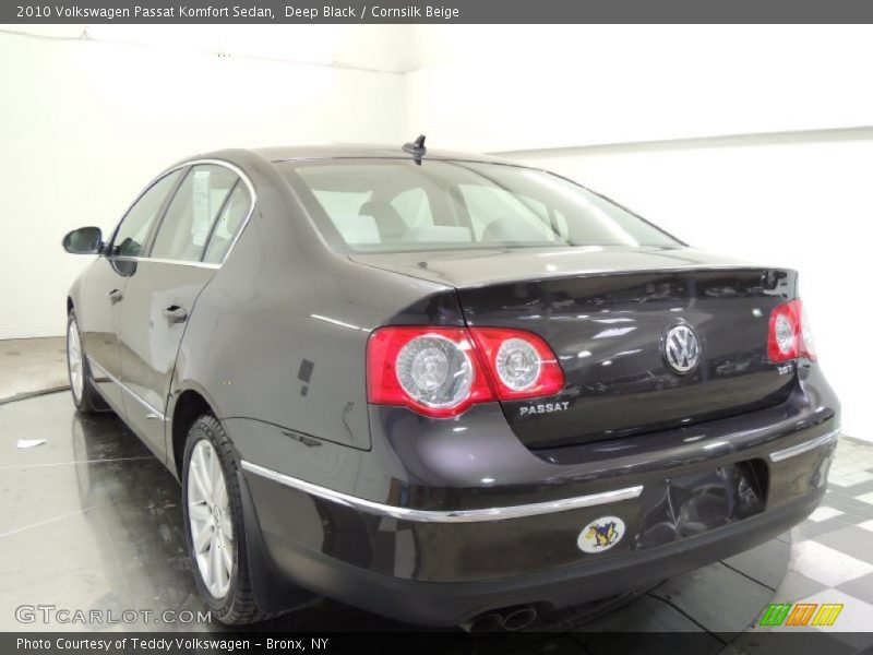 Deep Black / Cornsilk Beige 2010 Volkswagen Passat Komfort Sedan
