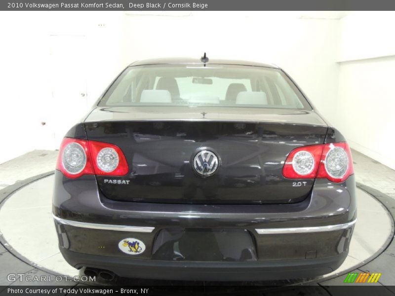 Deep Black / Cornsilk Beige 2010 Volkswagen Passat Komfort Sedan