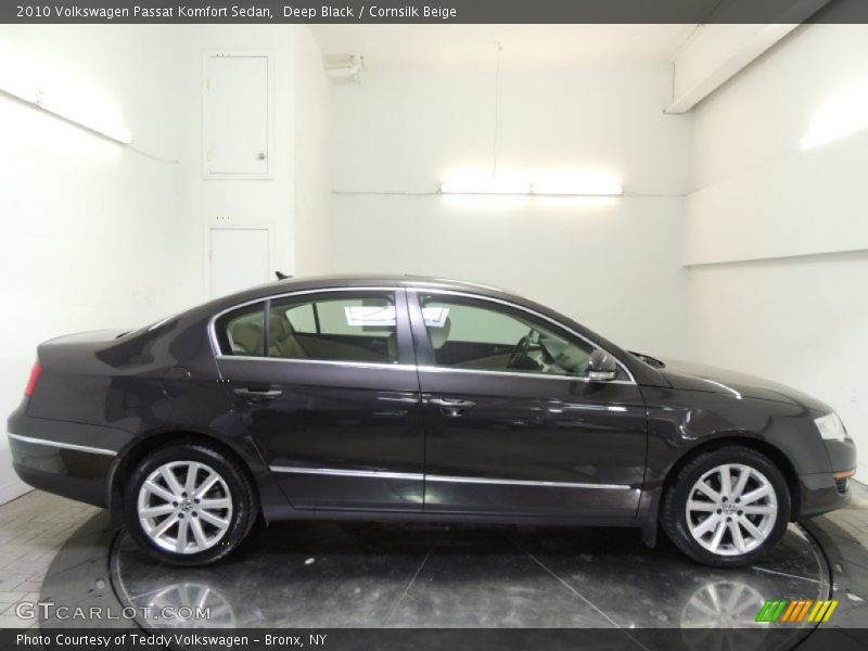 Deep Black / Cornsilk Beige 2010 Volkswagen Passat Komfort Sedan