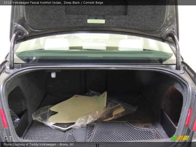 Deep Black / Cornsilk Beige 2010 Volkswagen Passat Komfort Sedan