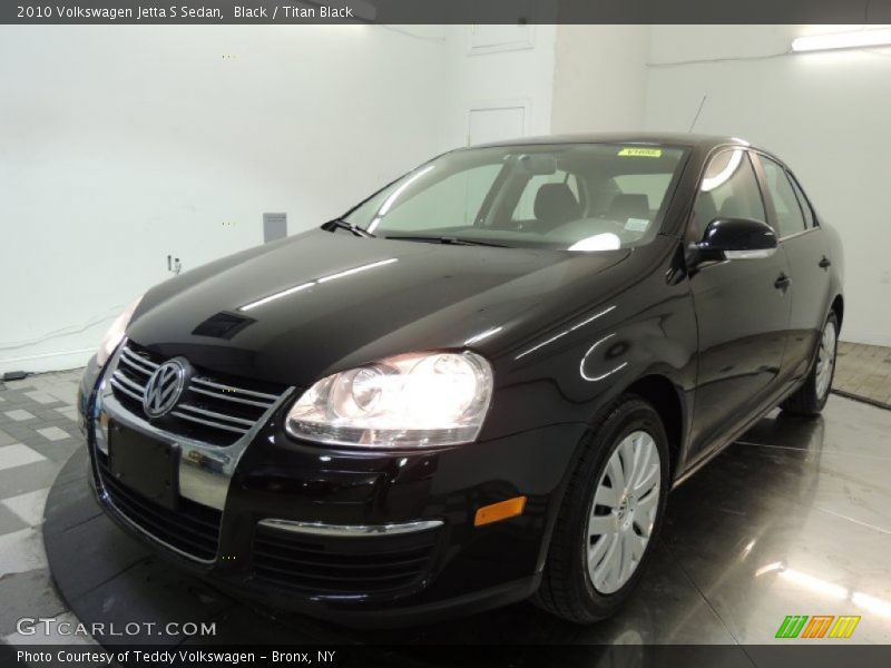 Front 3/4 View of 2010 Jetta S Sedan