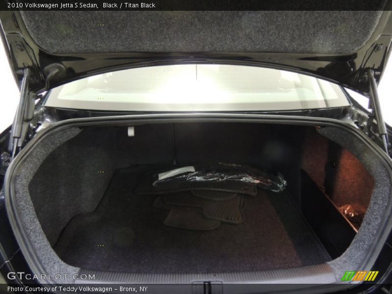  2010 Jetta S Sedan Trunk