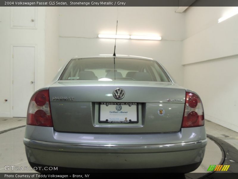 Stonehenge Grey Metallic / Grey 2004 Volkswagen Passat GLS Sedan