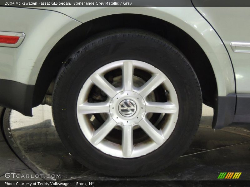  2004 Passat GLS Sedan Wheel