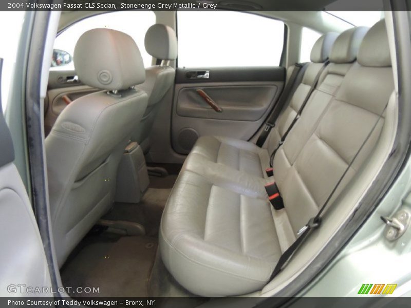Stonehenge Grey Metallic / Grey 2004 Volkswagen Passat GLS Sedan