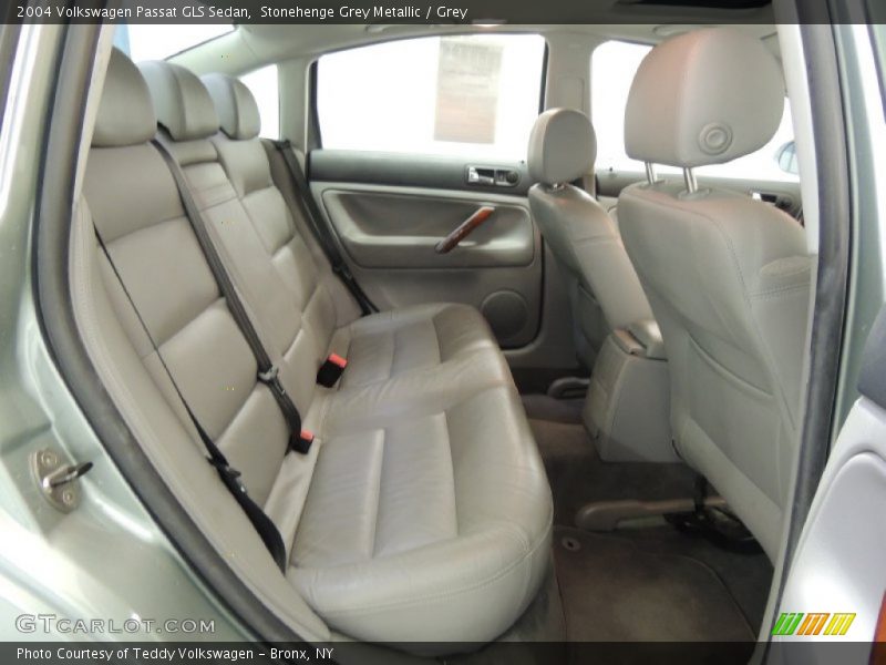 Stonehenge Grey Metallic / Grey 2004 Volkswagen Passat GLS Sedan