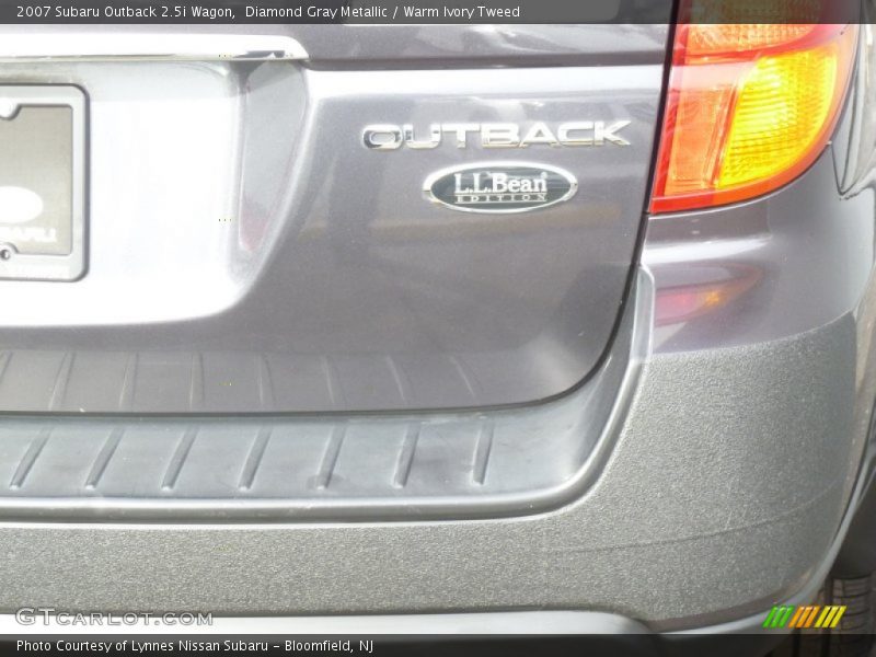 Diamond Gray Metallic / Warm Ivory Tweed 2007 Subaru Outback 2.5i Wagon
