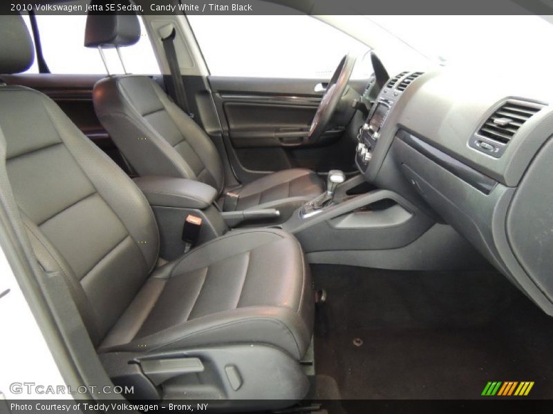 Candy White / Titan Black 2010 Volkswagen Jetta SE Sedan
