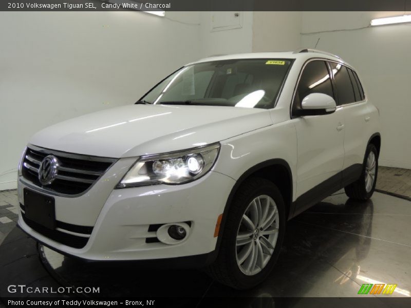 Candy White / Charcoal 2010 Volkswagen Tiguan SEL
