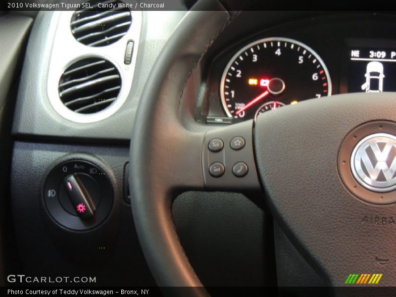 Candy White / Charcoal 2010 Volkswagen Tiguan SEL