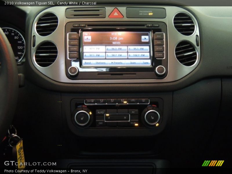Candy White / Charcoal 2010 Volkswagen Tiguan SEL