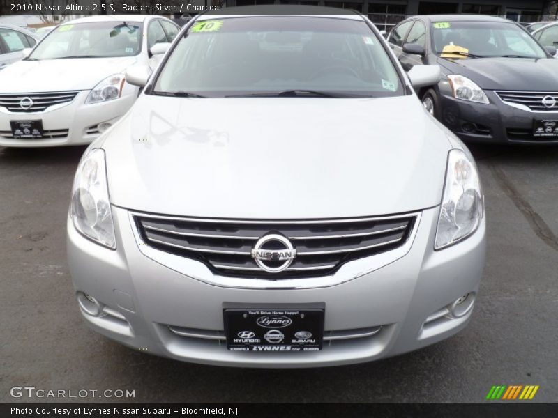 Radiant Silver / Charcoal 2010 Nissan Altima 2.5 S