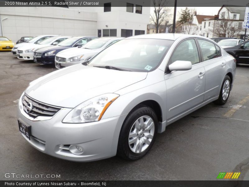Radiant Silver / Charcoal 2010 Nissan Altima 2.5 S