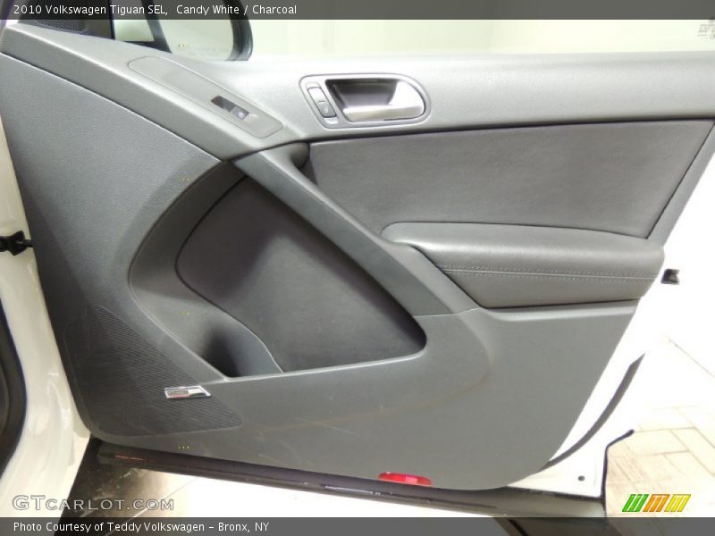 Candy White / Charcoal 2010 Volkswagen Tiguan SEL