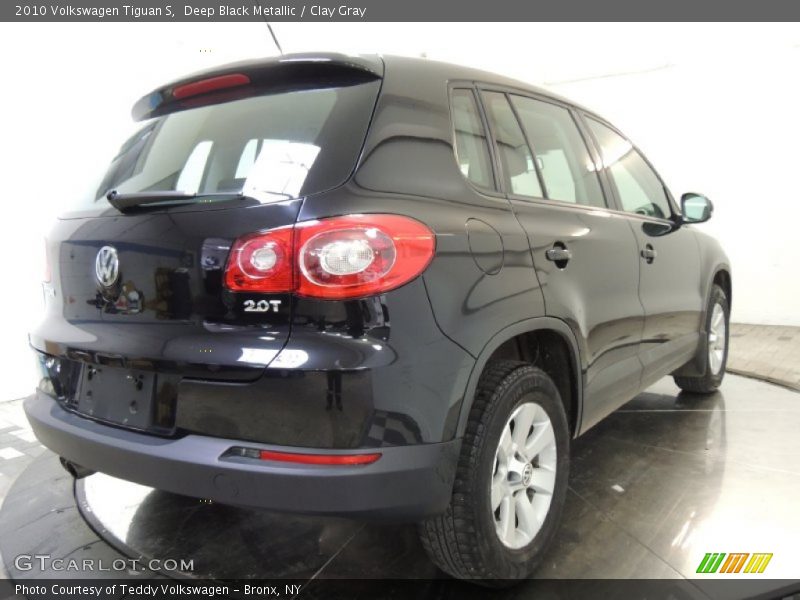 Deep Black Metallic / Clay Gray 2010 Volkswagen Tiguan S
