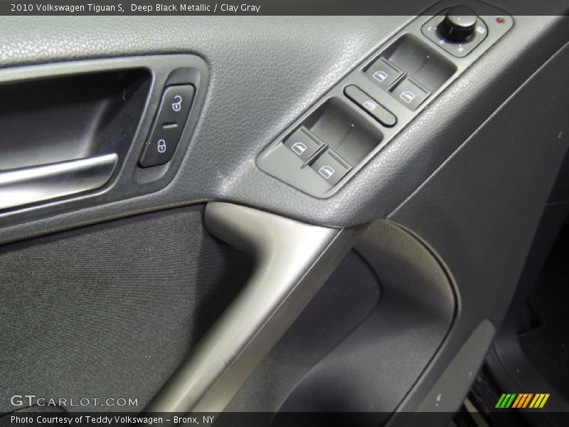 Deep Black Metallic / Clay Gray 2010 Volkswagen Tiguan S