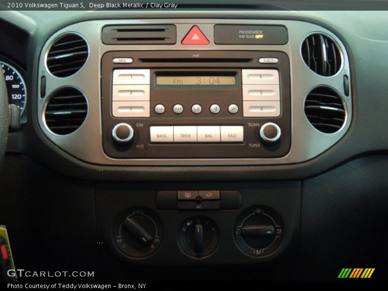 Controls of 2010 Tiguan S