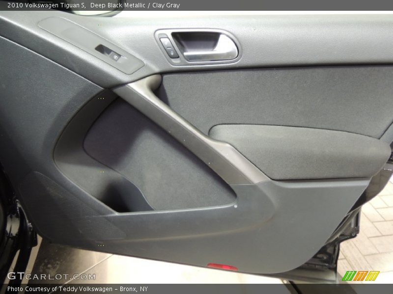 Deep Black Metallic / Clay Gray 2010 Volkswagen Tiguan S