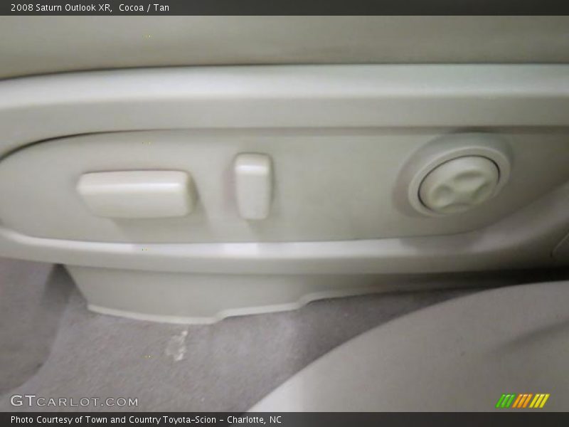 Cocoa / Tan 2008 Saturn Outlook XR