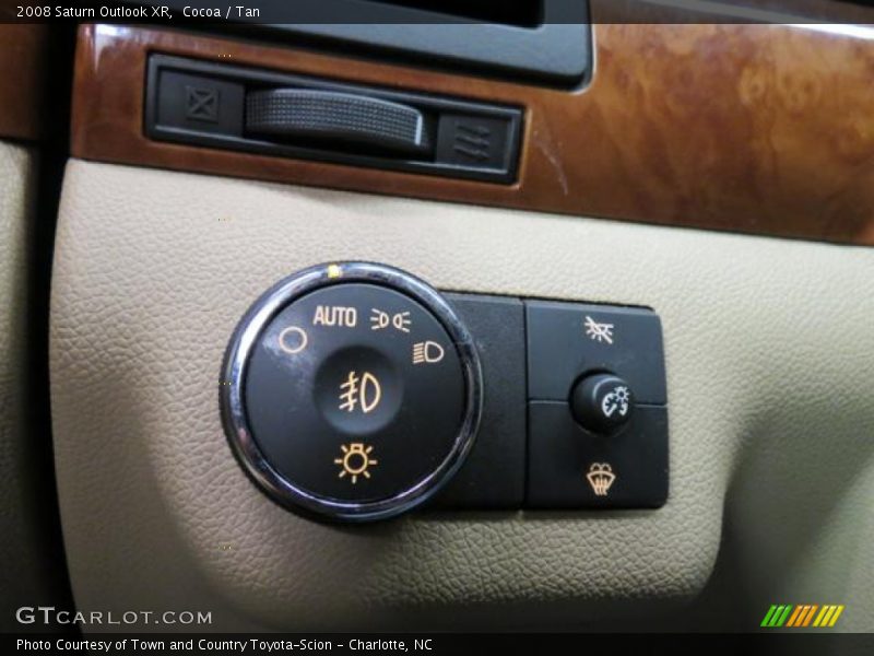Cocoa / Tan 2008 Saturn Outlook XR