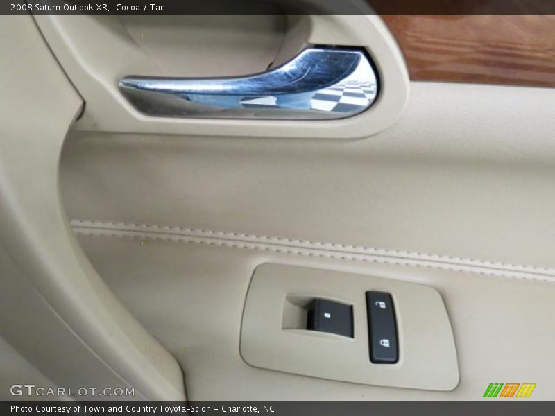 Cocoa / Tan 2008 Saturn Outlook XR