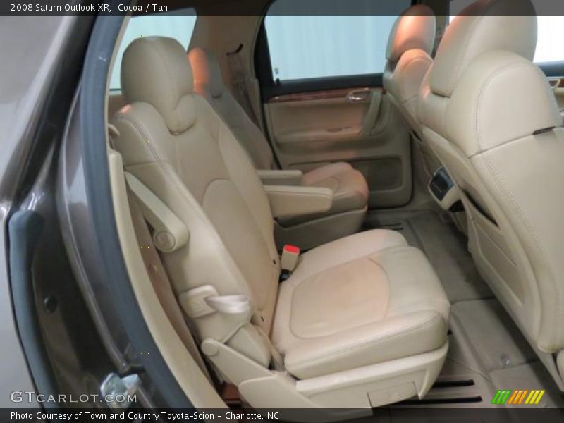 Cocoa / Tan 2008 Saturn Outlook XR