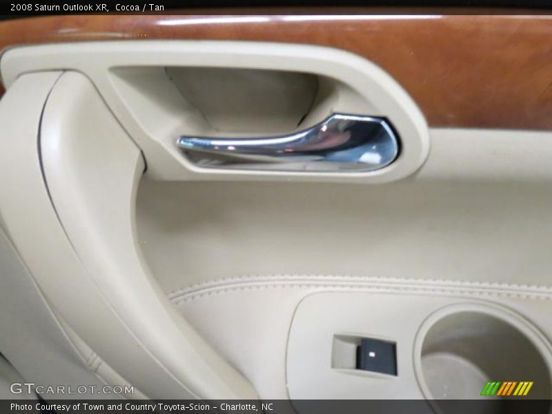 Cocoa / Tan 2008 Saturn Outlook XR