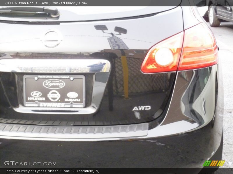 Wicked Black / Gray 2011 Nissan Rogue S AWD