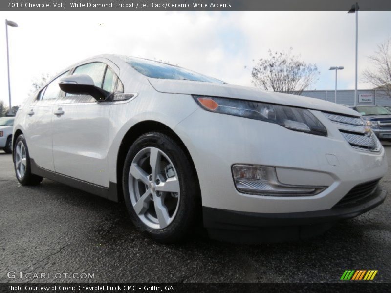 White Diamond Tricoat / Jet Black/Ceramic White Accents 2013 Chevrolet Volt