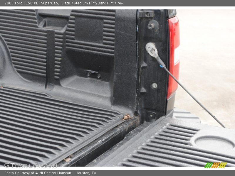 Black / Medium Flint/Dark Flint Grey 2005 Ford F150 XLT SuperCab